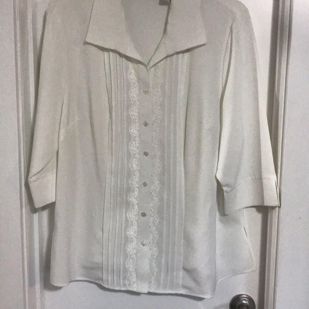Covington 20W button up White Blouse